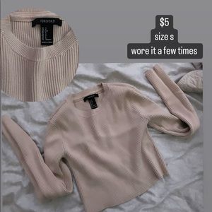 I am selling this forever 21 cropped long sleeve top I only wore it 2 times